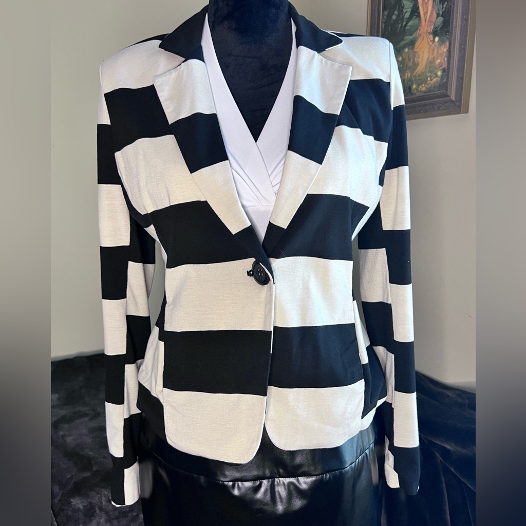 Max And Riley Women's Black And Off-White (Cream) Blazer. Sz Med. Versatile Look